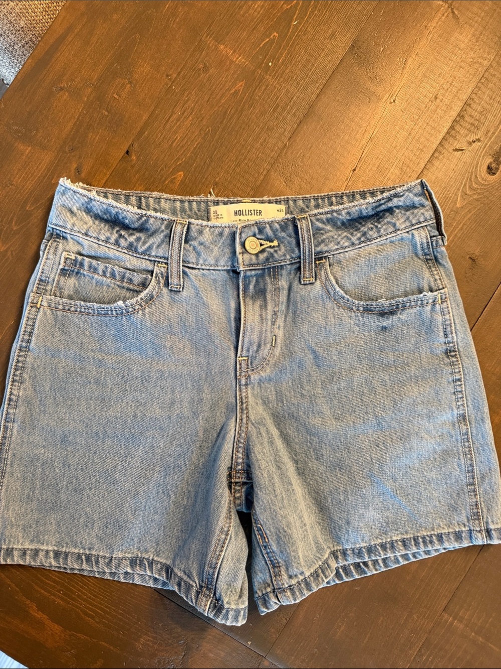 Hollister Low-Rise Baggy Short 00 24 EUC